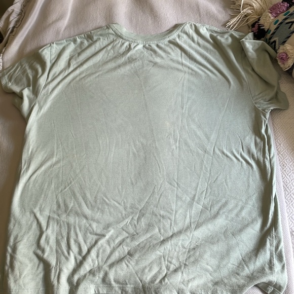 xl yosemite tshirt with a tiny stain on the front barely noticeable super soft - Picture 2 of 4